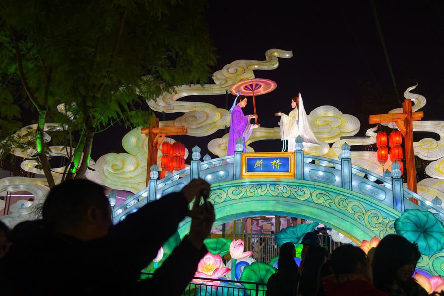 Zigong holds lantern show celebrating the Spring Festival