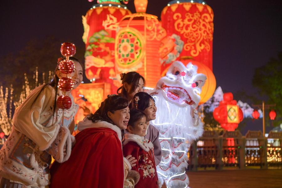 Zigong holds lantern show celebrating the Spring Festival