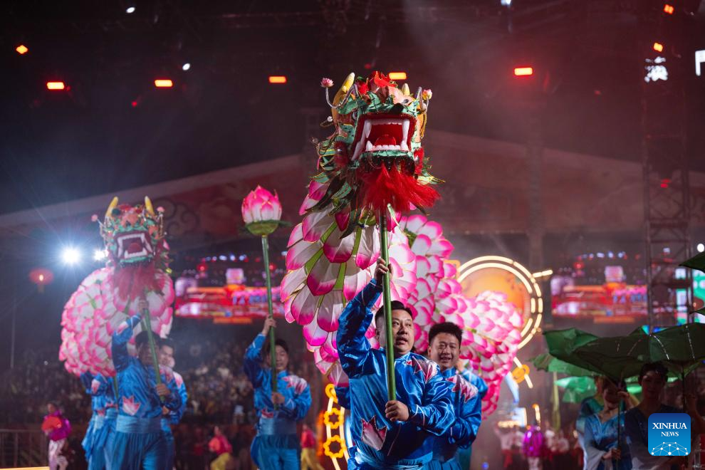 Parade held to mark Chinese New Year in Macao